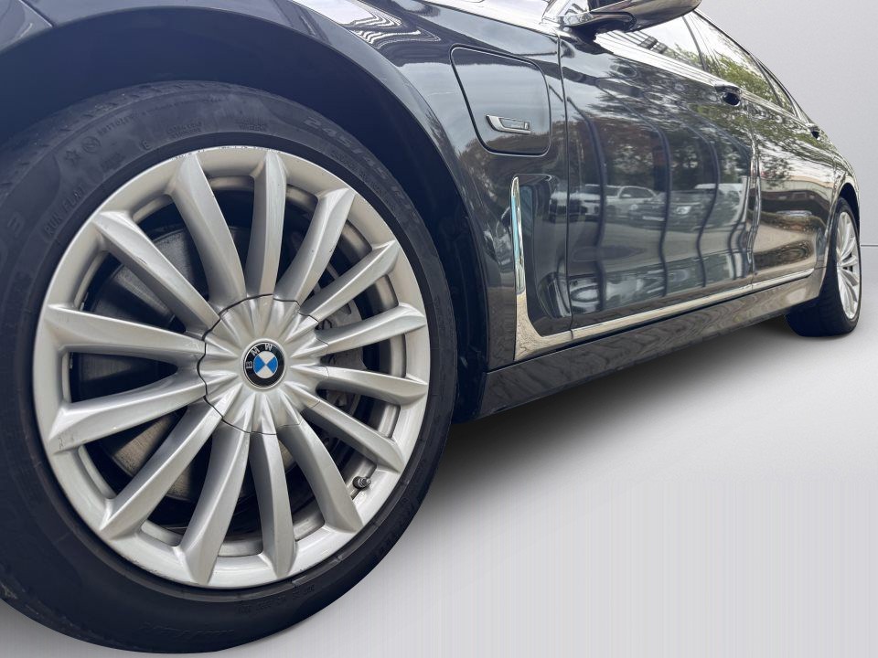 BMW Seria 7 745Le xDrive - foto 18