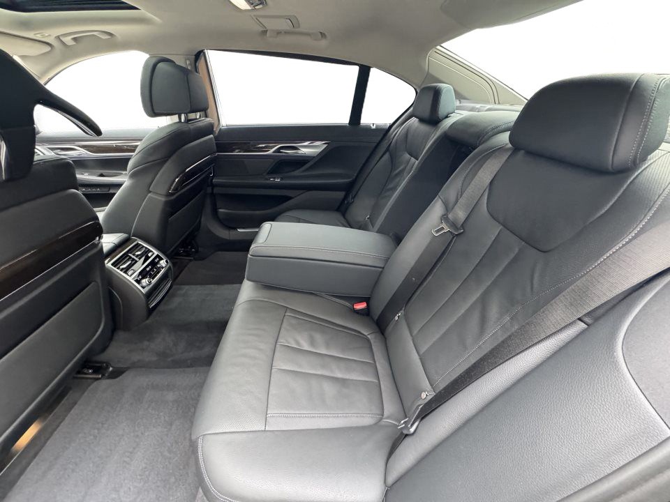 BMW Seria 7 745Le xDrive - foto 7
