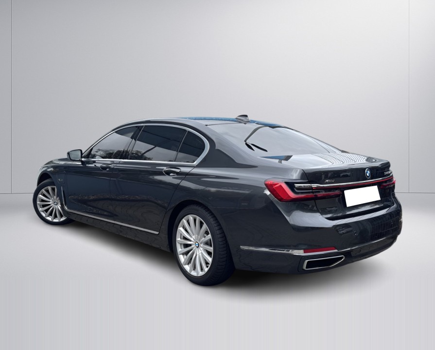 BMW Seria 7 745Le xDrive (3)