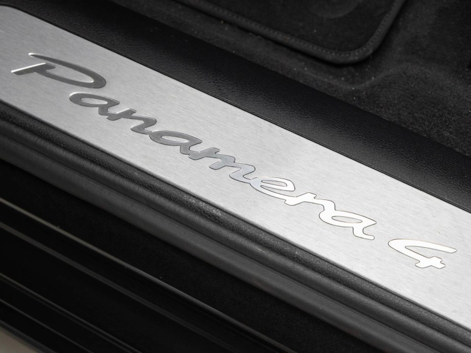 Porsche Panamera 4 E-Hybrid - foto 23