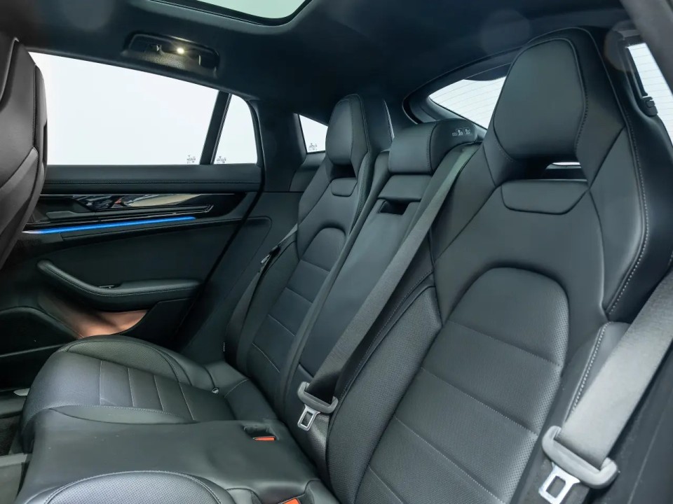 Porsche Panamera 4 E-Hybrid - foto 16