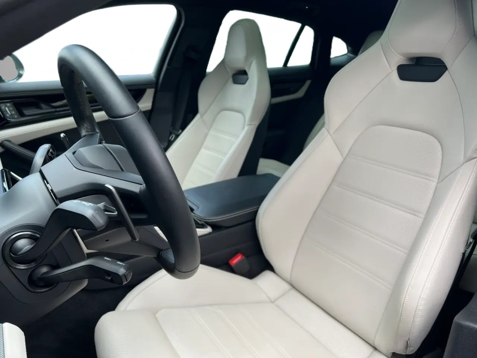 Porsche Panamera 4 E-Hybrid - foto 13