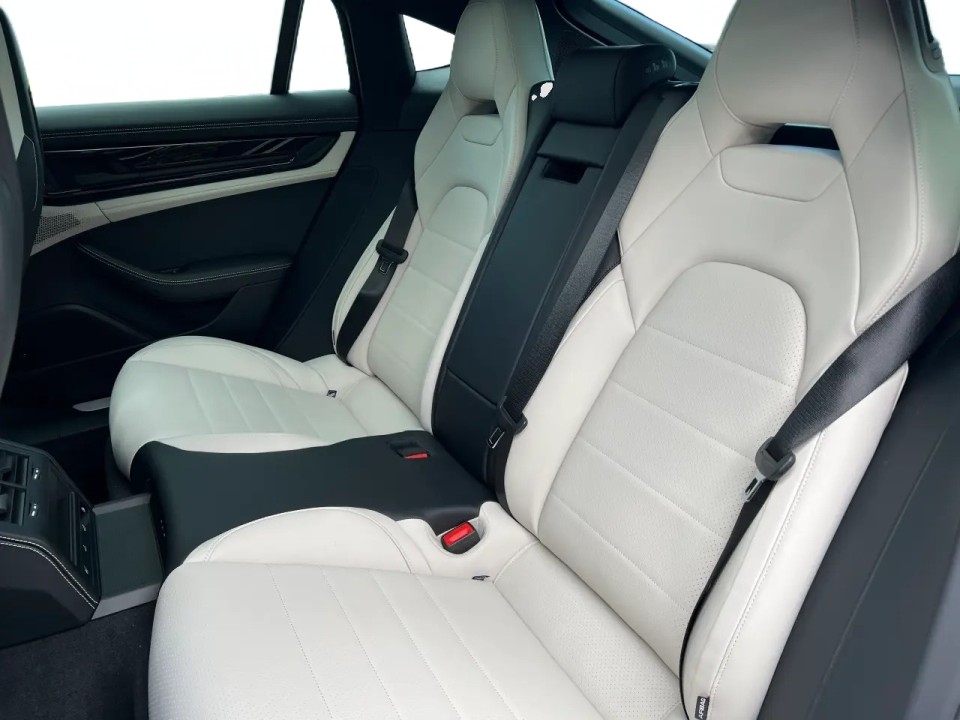 Porsche Panamera 4 E-Hybrid - foto 23
