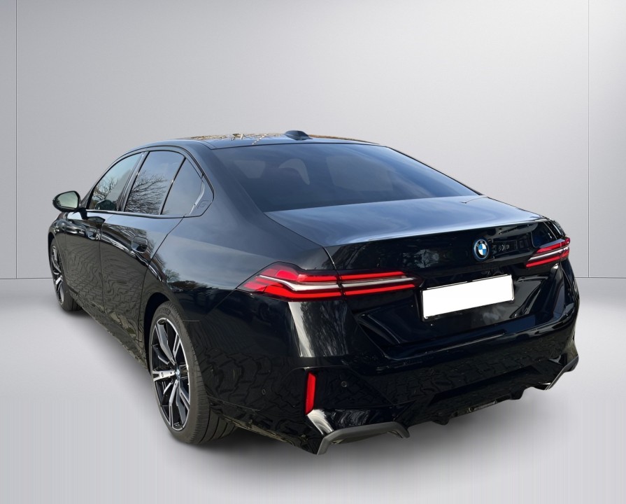 BMW Seria 5 550e xDrive (4)