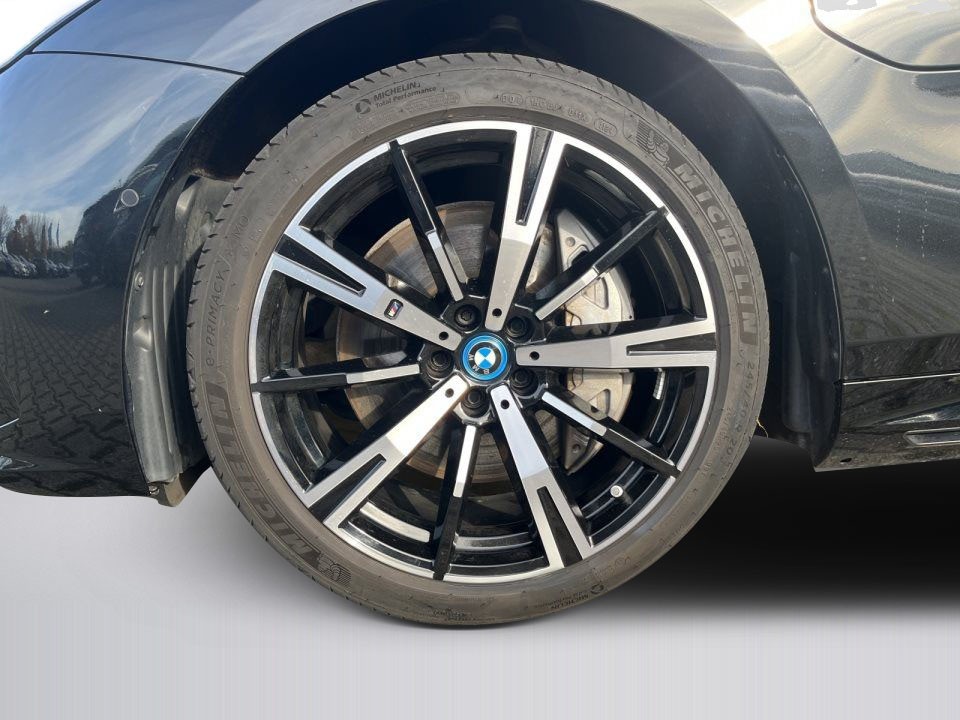 BMW Seria 5 550e xDrive - foto 18