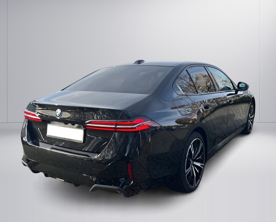 BMW Seria 5 550e xDrive (3)