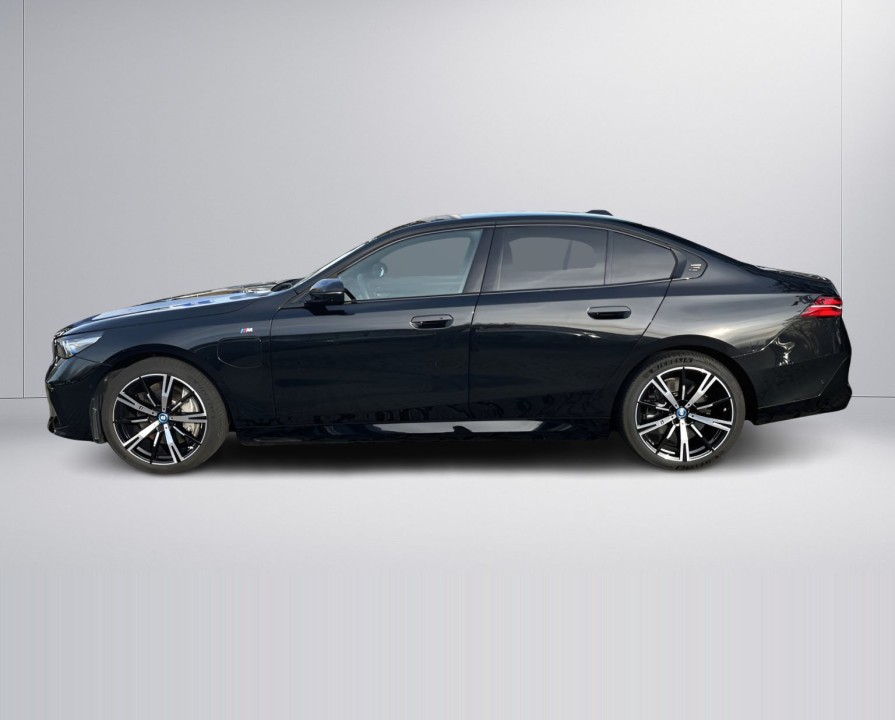 BMW Seria 5 550e xDrive (5)