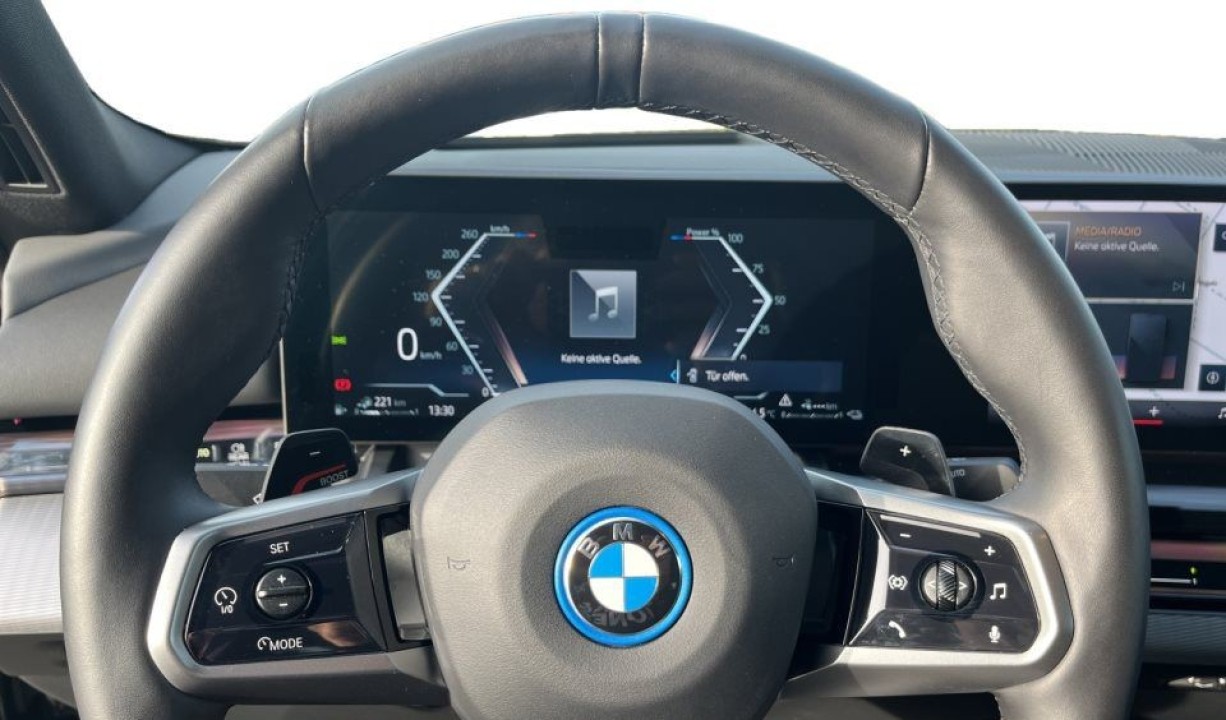 BMW Seria 5 550e xDrive - foto 13