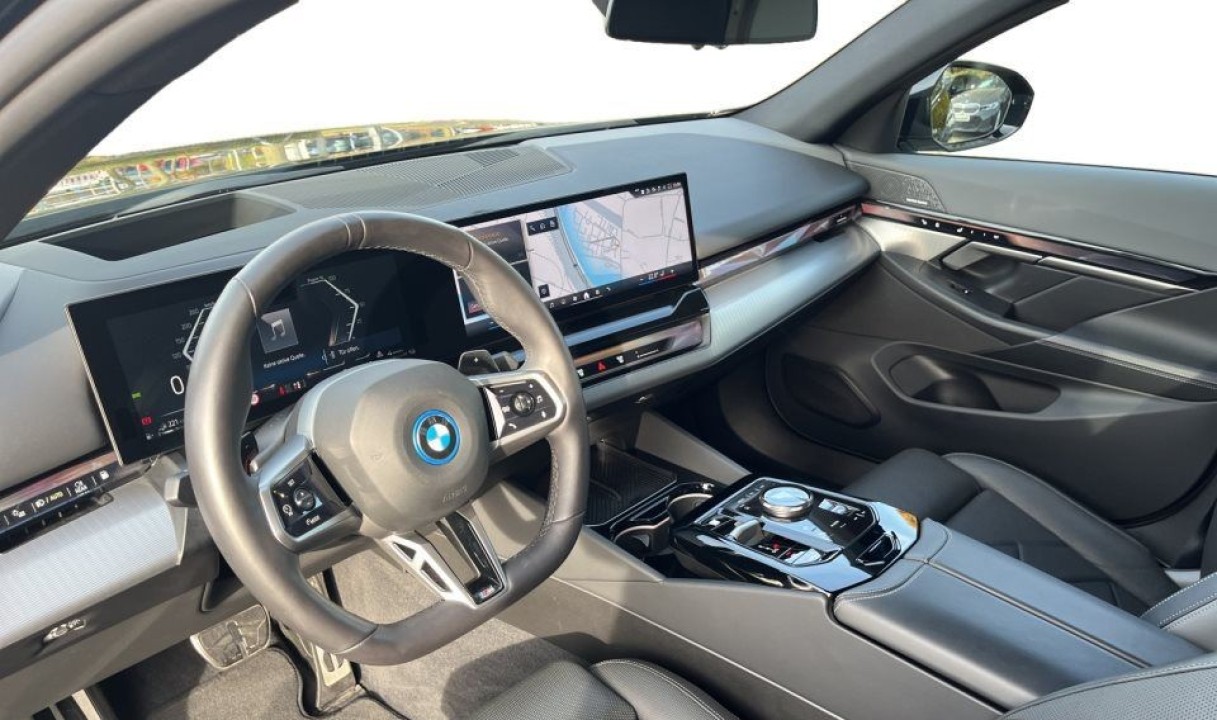 BMW Seria 5 550e xDrive - foto 7