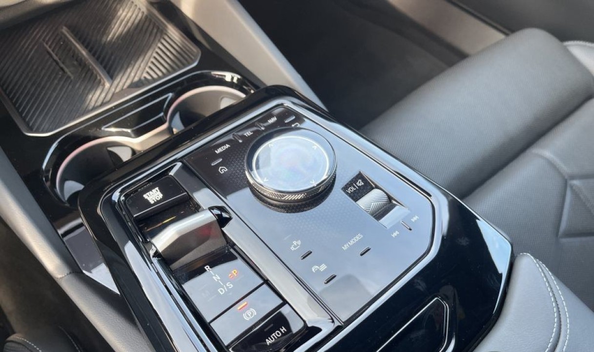 BMW Seria 5 550e xDrive - foto 14