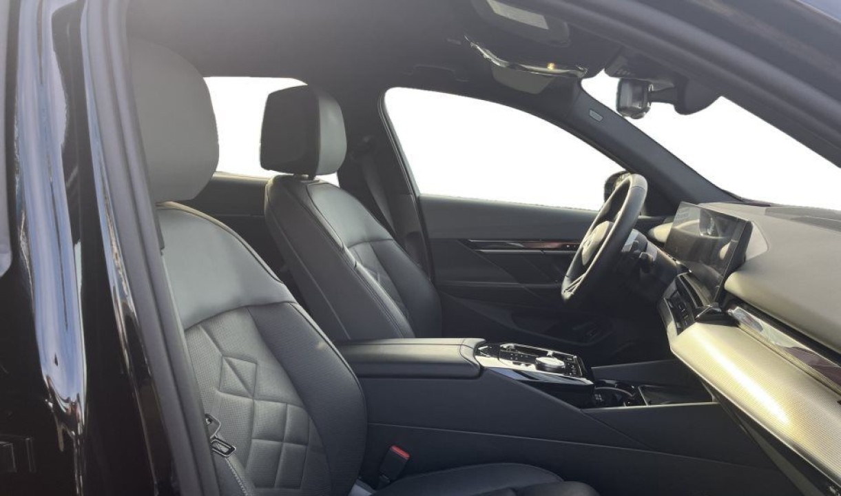 BMW Seria 5 550e xDrive - foto 11