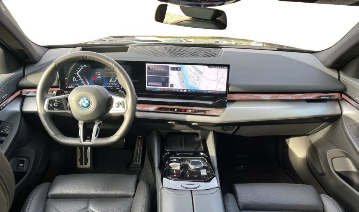 BMW Seria 5 550e xDrive - foto 12