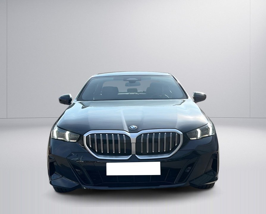 BMW Seria 5 530e xDrive M-Sport (2)