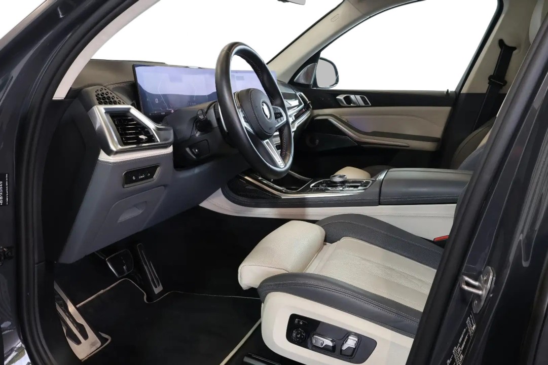 BMW X7 M60i - foto 9