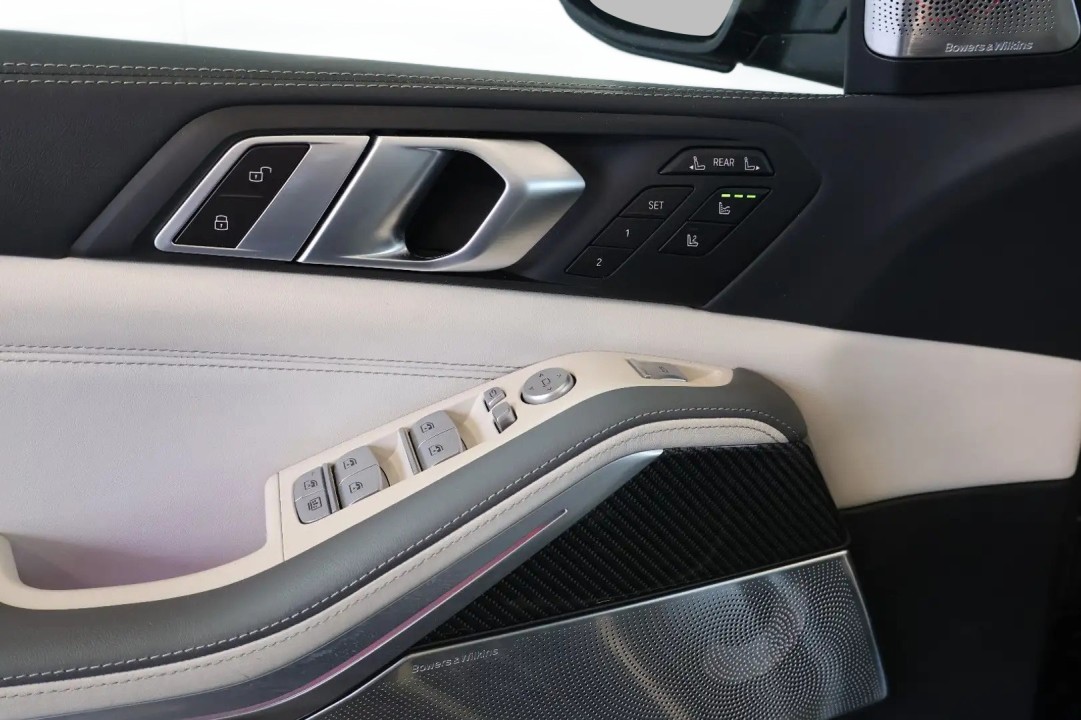 BMW X7 M60i - foto 16