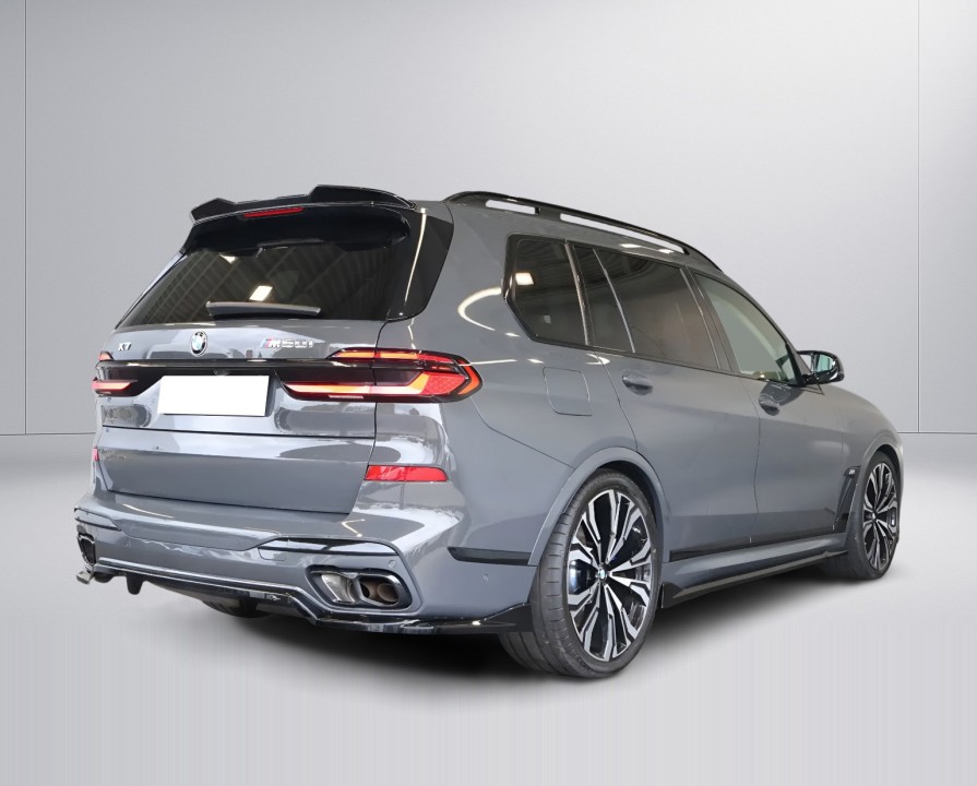 BMW X7 M60i (2)