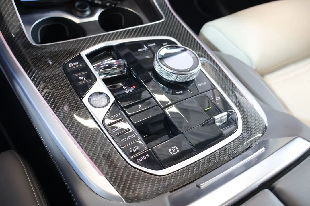 BMW X7 M60i - foto 11