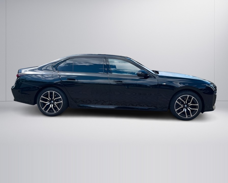 BMW Seria 7 740d xDrive M-Sport (2)