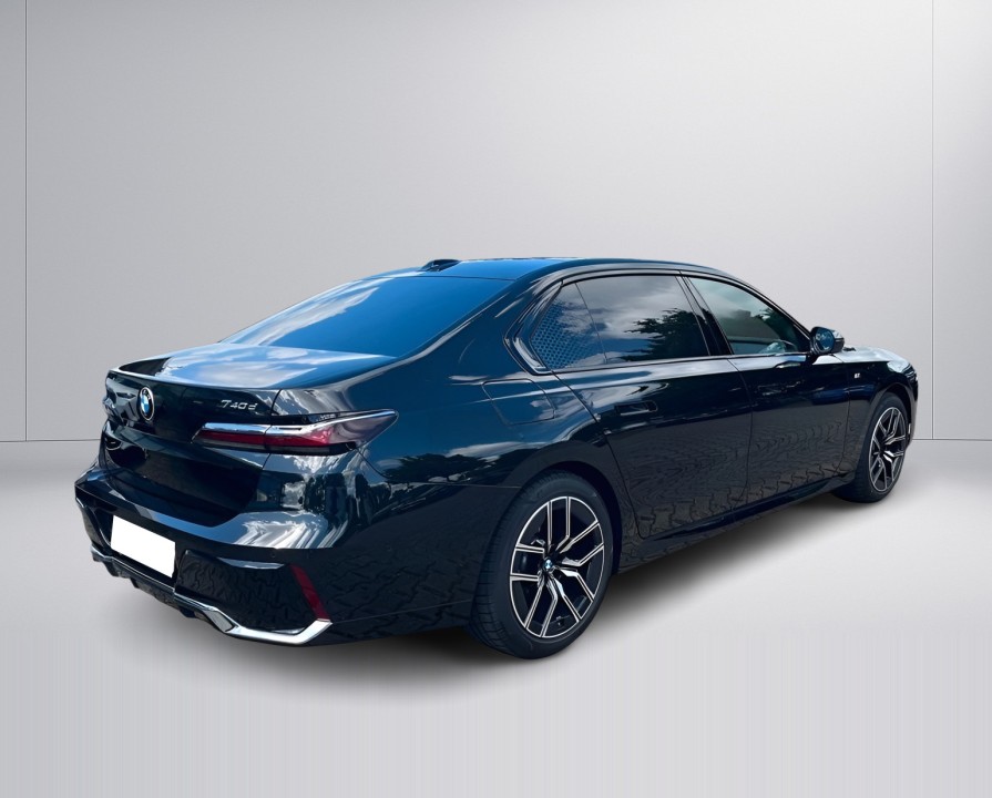 BMW Seria 7 740d xDrive M-Sport (3)