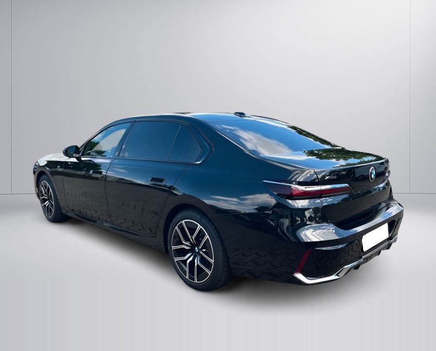 BMW Seria 7 740d xDrive M-Sport (4)
