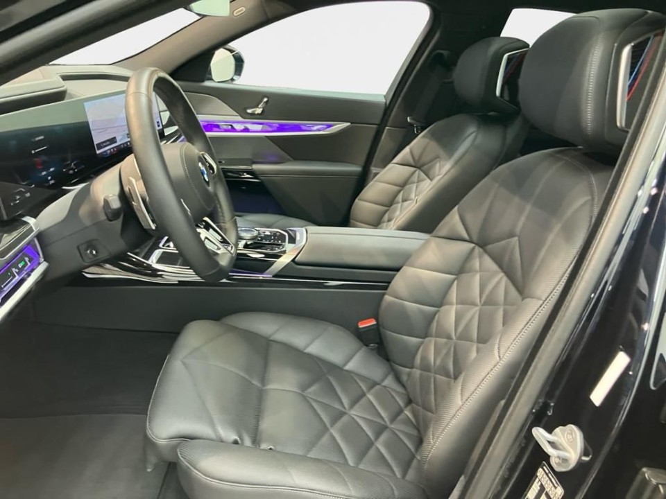 BMW Seria 7 740d xDrive M-Sport - foto 10