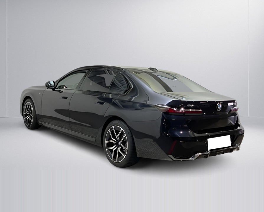 BMW Seria 7 740d xDrive M-Sport (3)