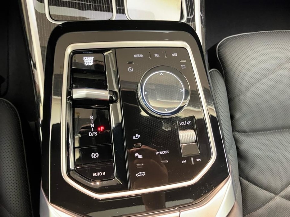 BMW Seria 7 740d xDrive M-Sport - foto 12