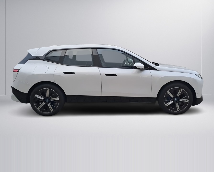 BMW iX xDrive40 (3)