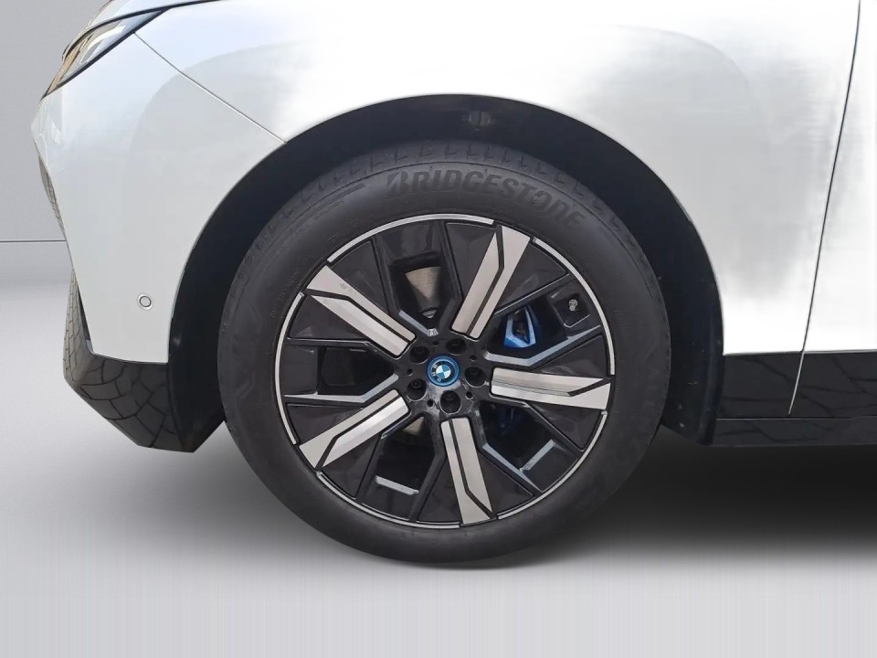 BMW iX xDrive40 - foto 10