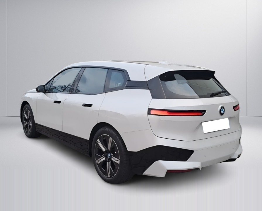 BMW iX xDrive40 (5)