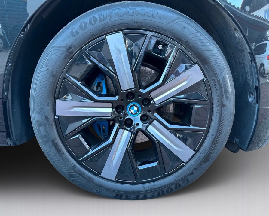 BMW iX xDrive40 - foto 12