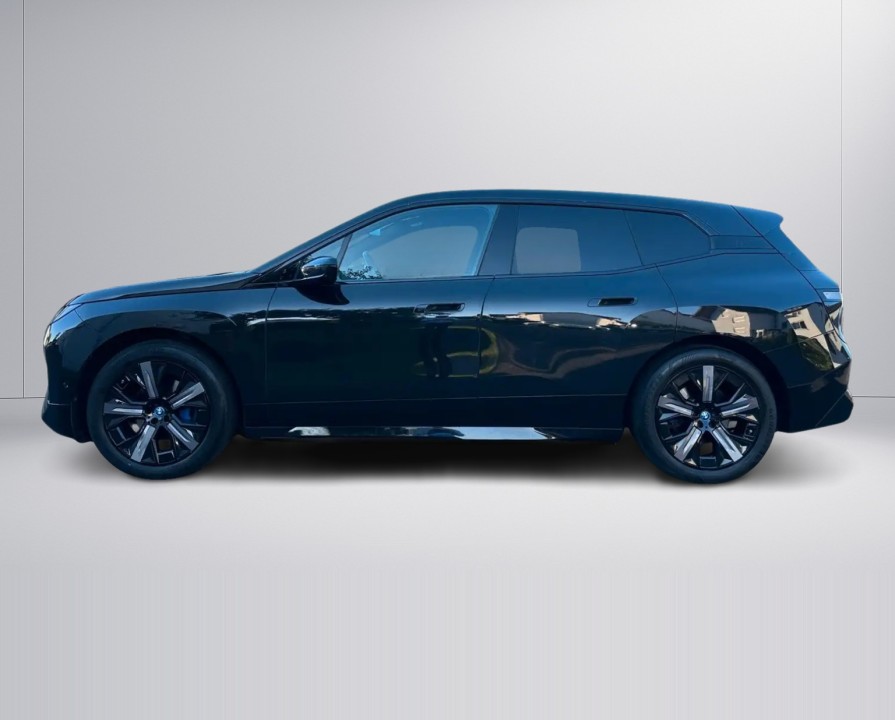BMW iX xDrive40 (5)