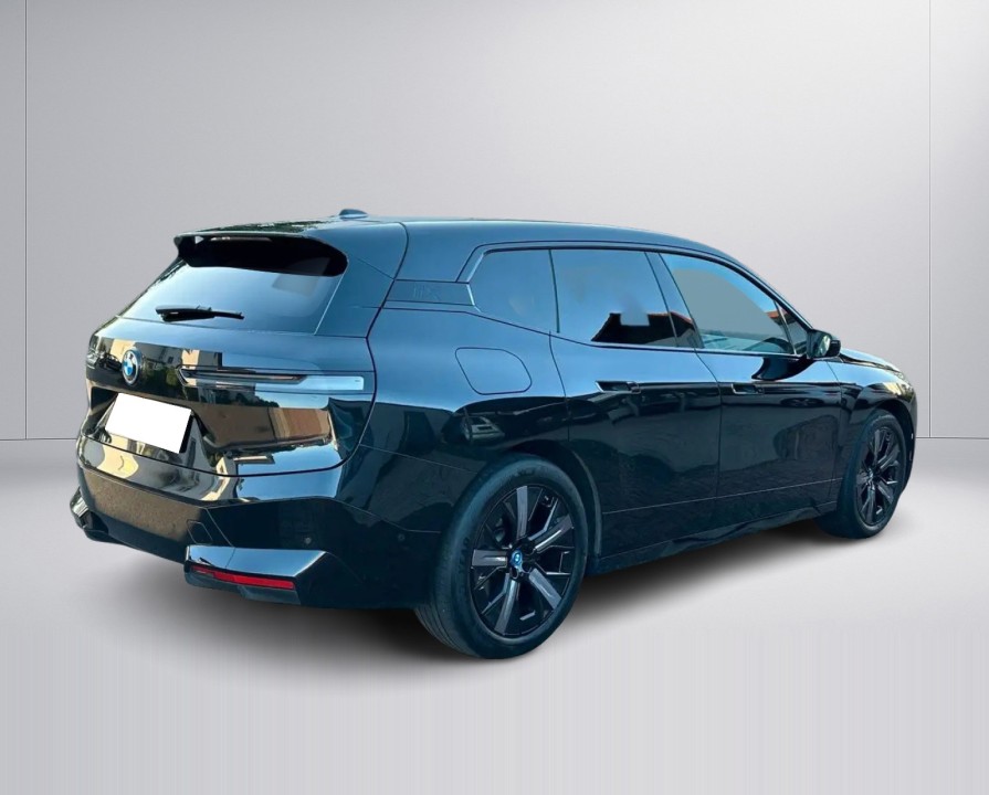 BMW iX xDrive40 (3)