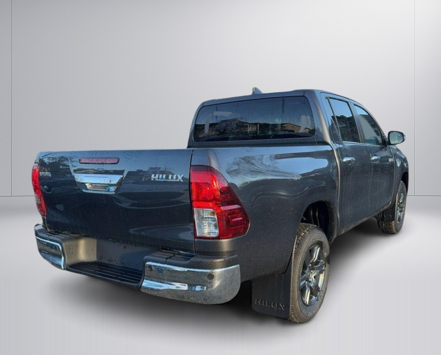 Toyota Hilux 2.4D Comfort (2)
