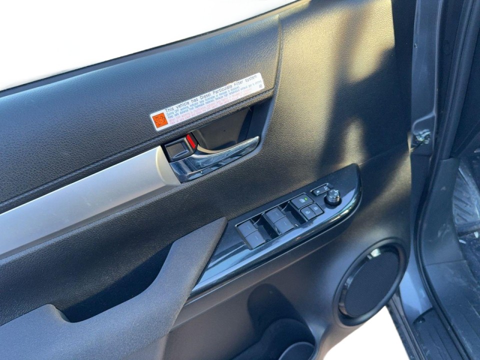 Toyota Hilux 2.4D Comfort - foto 9