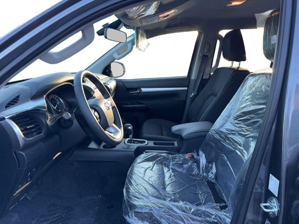 Toyota Hilux 2.4D Comfort (5)