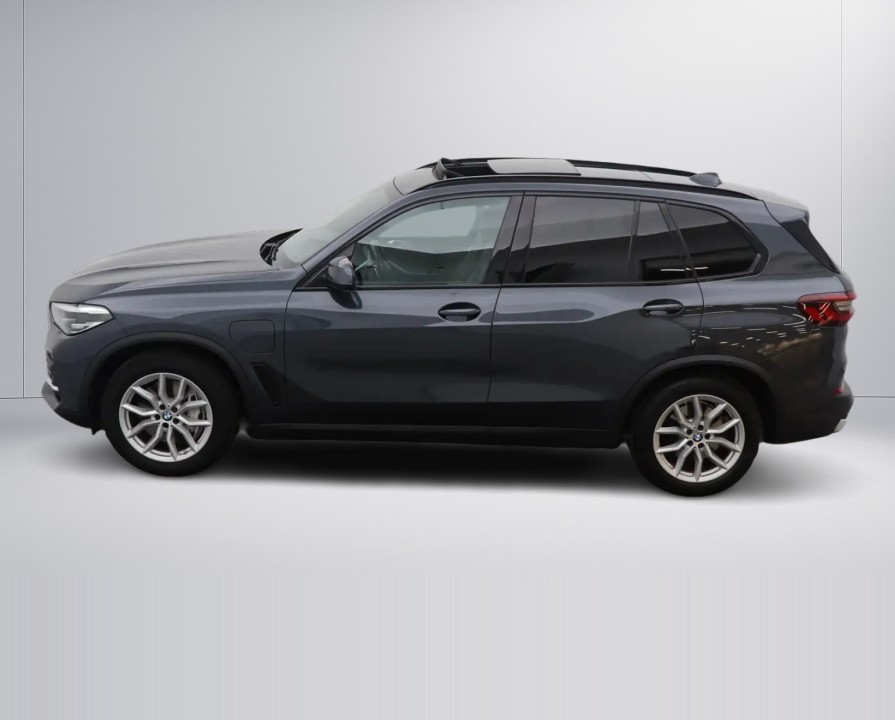BMW X5 xDrive45e (2)