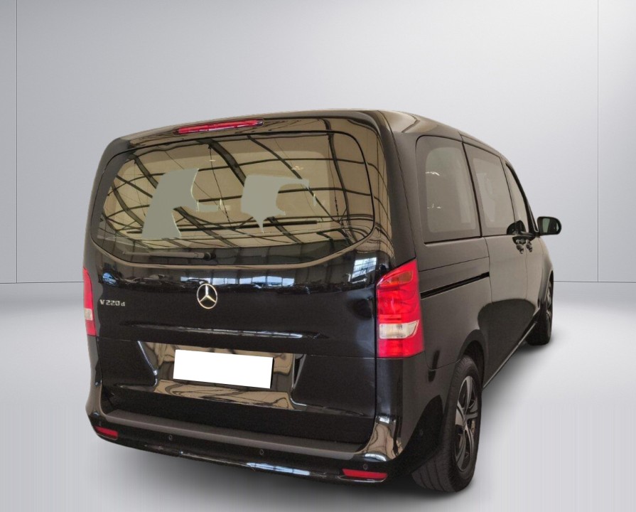 Mercedes-Benz V 220d (3)