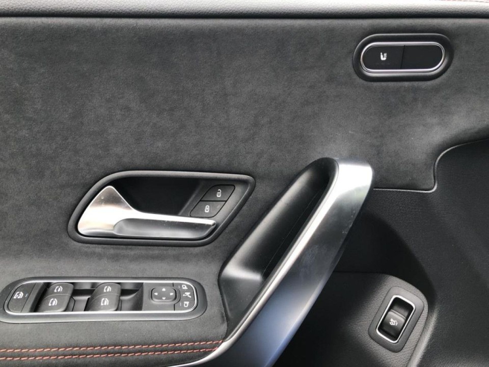 Mercedes-Benz CLA 200 AMG - foto 12