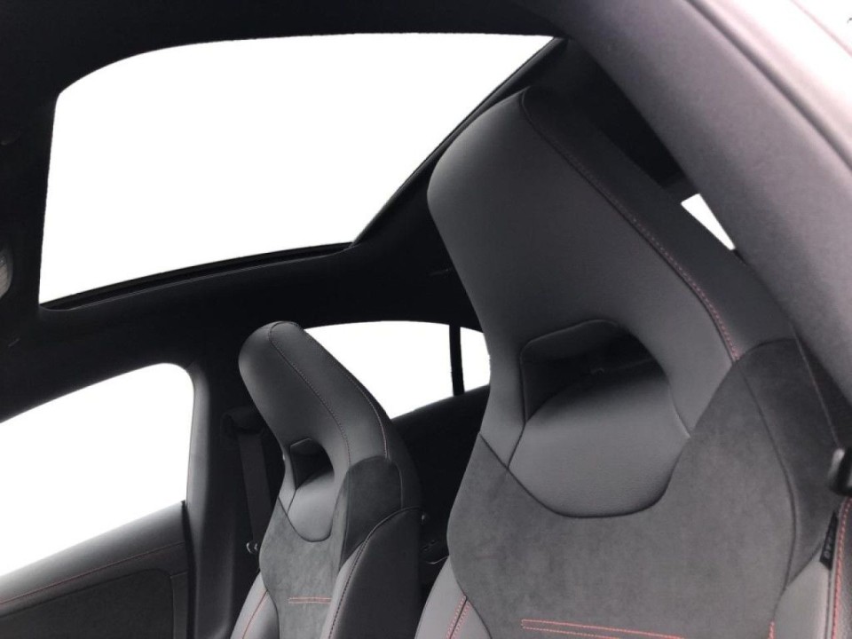 Mercedes-Benz CLA 200 AMG - foto 11