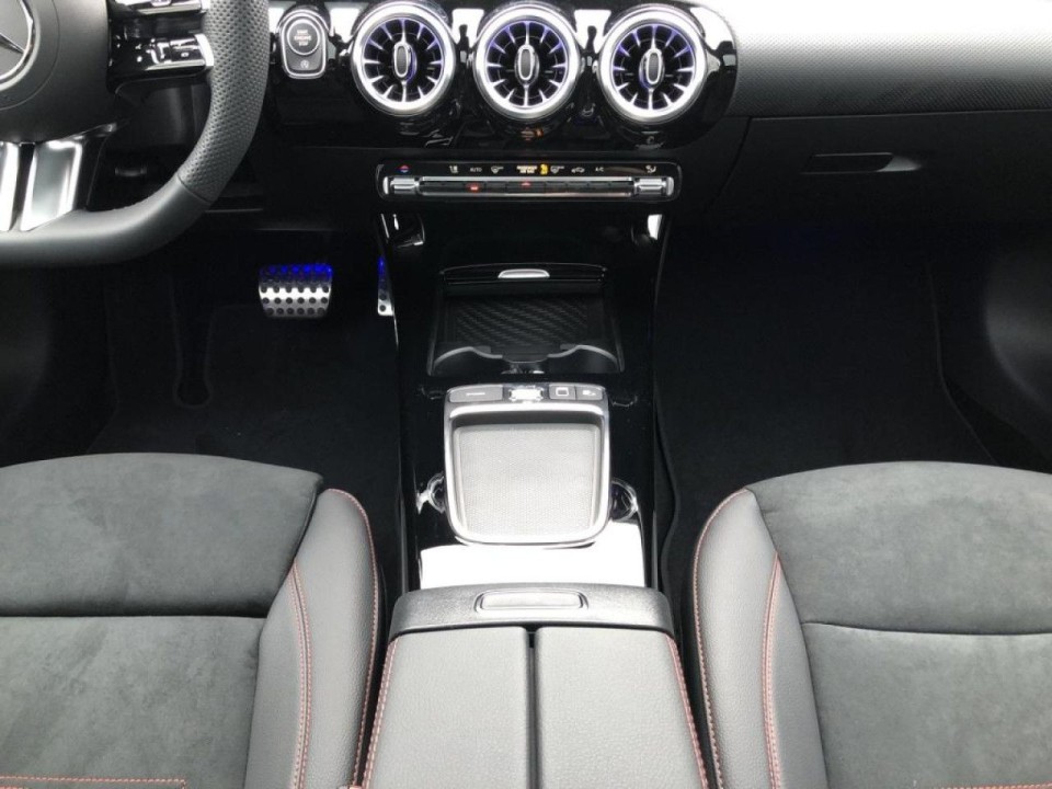 Mercedes-Benz CLA 200 AMG - foto 8