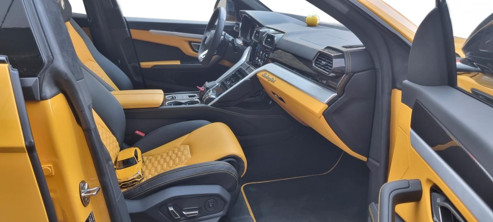 Lamborghini Urus - foto 12