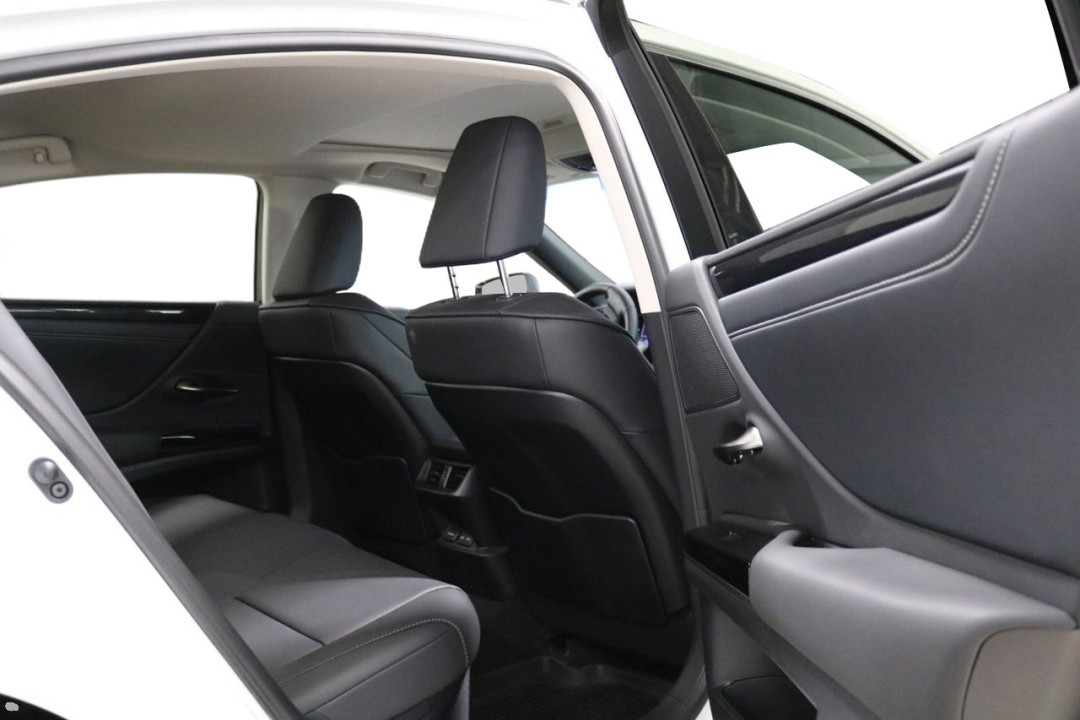 Lexus Seria ES 300h - foto 11