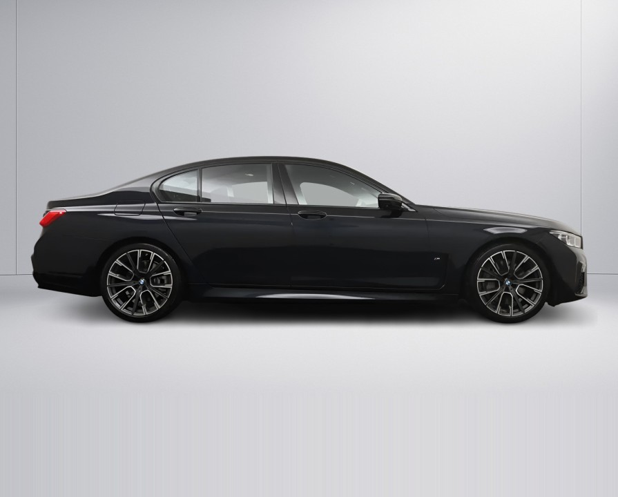 BMW Seria 7 745e M-Sport (2)