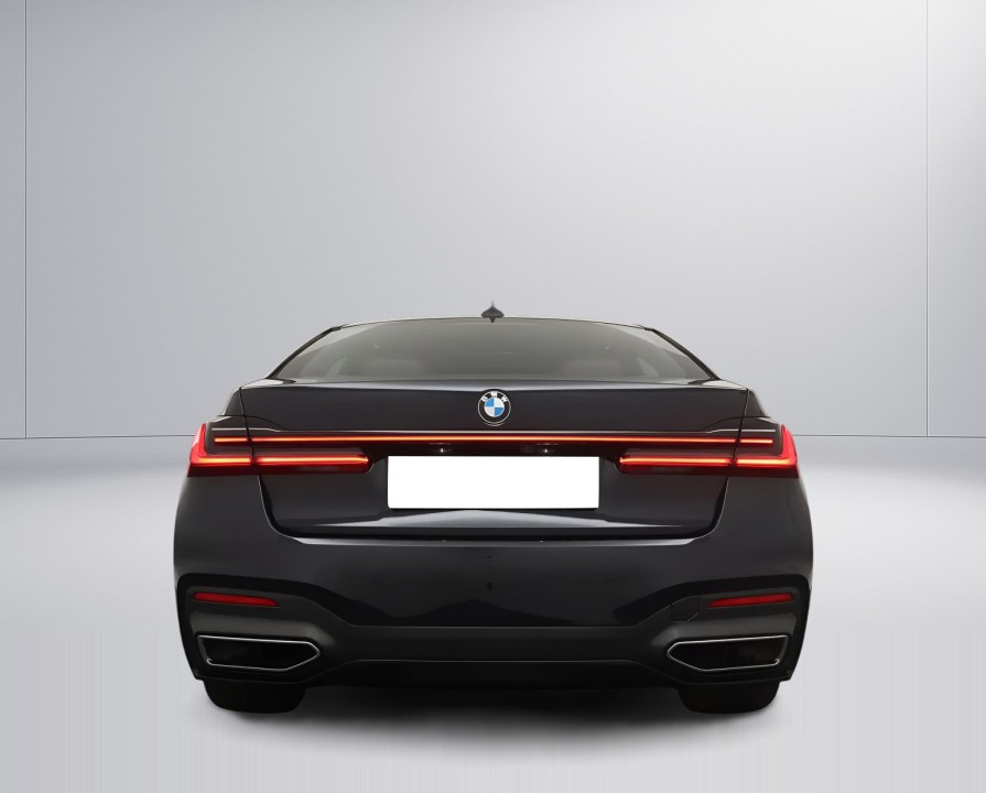 BMW Seria 7 745e M-Sport (4)