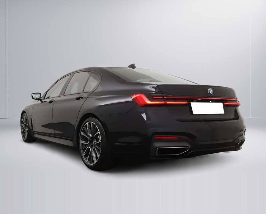 BMW Seria 7 745e M-Sport (5)