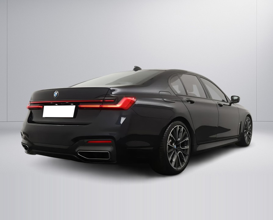 BMW Seria 7 745e M-Sport (3)