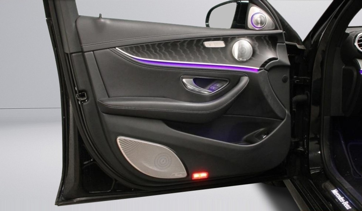 Mercedes-Benz E 300de 4MATIC - foto 9