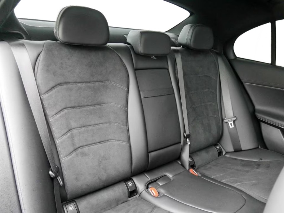 Mercedes-Benz E 300de 4MATIC AMG Line - foto 12