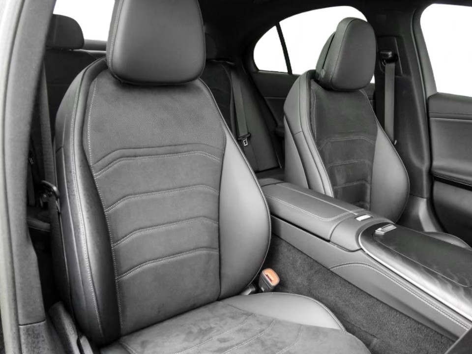 Mercedes-Benz E 300de 4MATIC AMG Line - foto 11